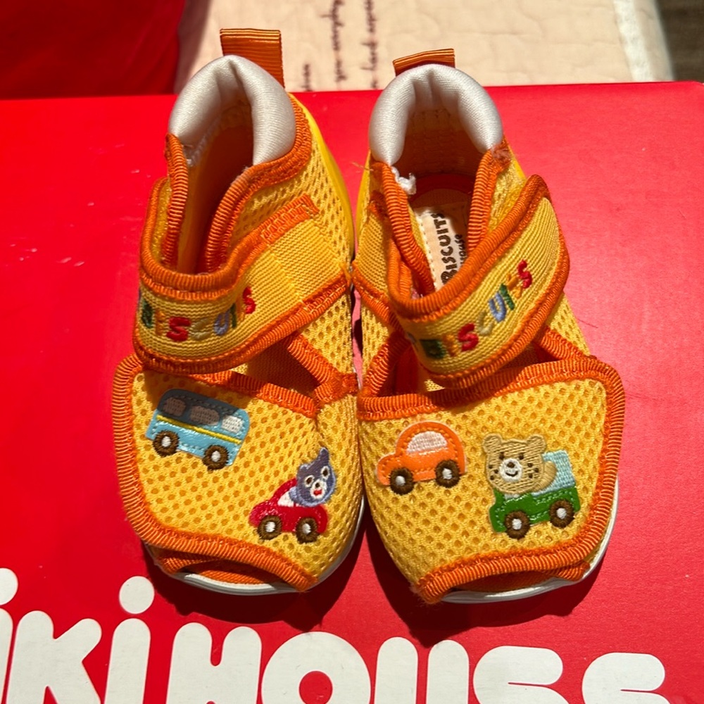 Hot Biscuits baby shoes size 12